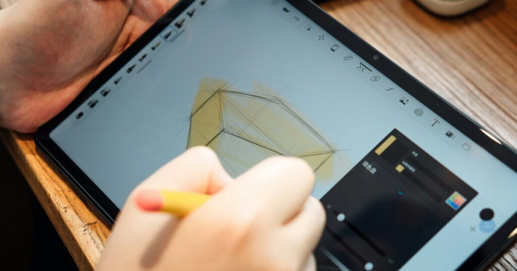 タブレットでデザインスケッチを作成するデジタルペン作業